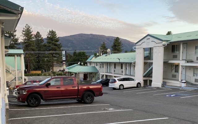 Super 8 Merritt
