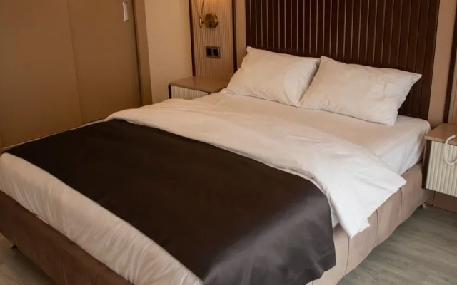 Eden's Hotel