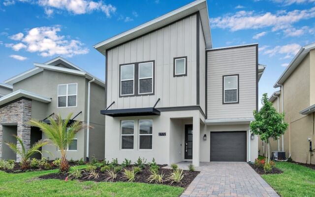 Edgy, Modern 6 Bed 5 Bath