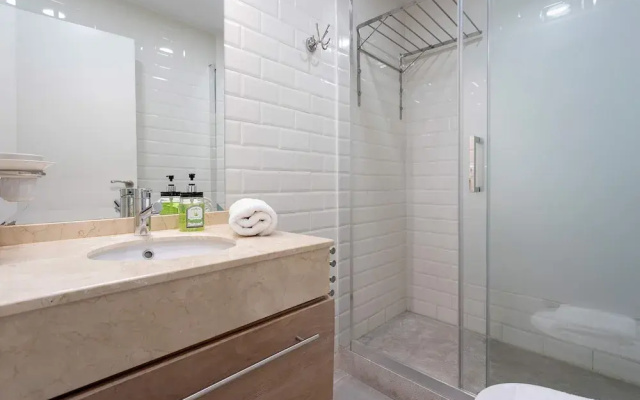 Bright Apartment in Granada Varela