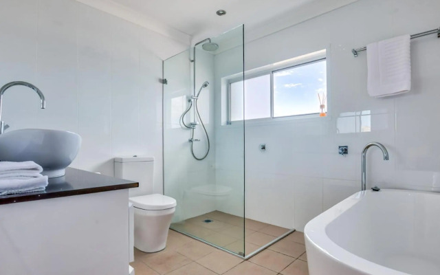 KITESURFER Gerroa 4pm checkout on Sundays