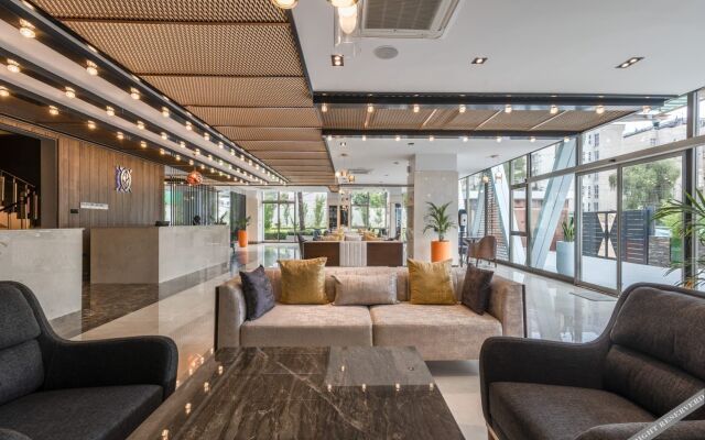 Maa Hotel and Suites