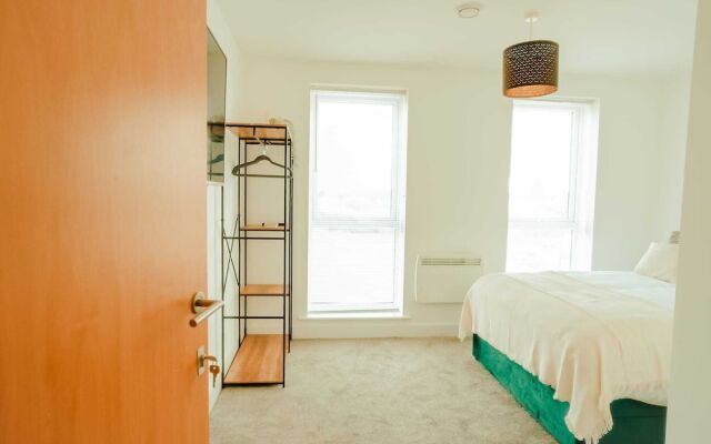 Chic 2 Bedroom Apartment Salford Quays, the Lowry