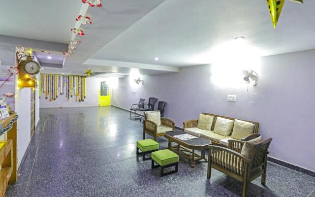 Fabhotel White House Bnb