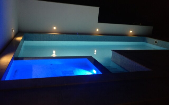 3 Bedroom 3 Bathroom Pool ,ivy House Montenegro
