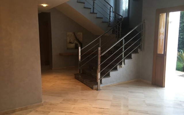 Luxurious 5 Bedrooms Villa Ref HI51053