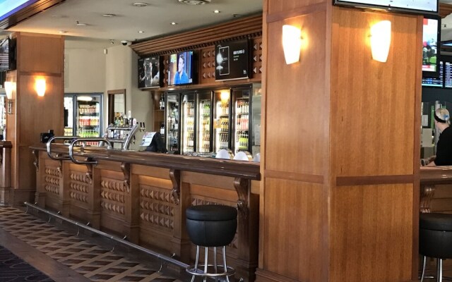 Grand Hotel Apartments Gold Coast by owner