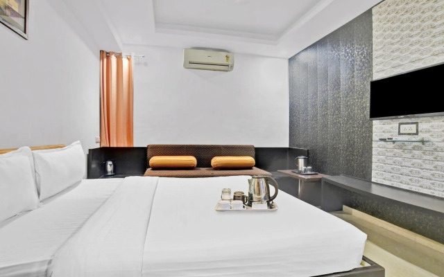 OYO Townhouse 704 Hotel Divya Palace