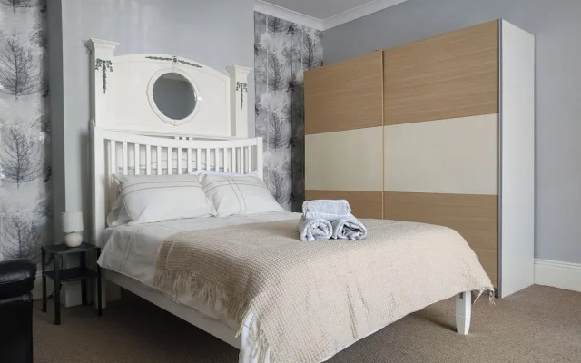 Stylish 2 Bedroom Apartment in Havant