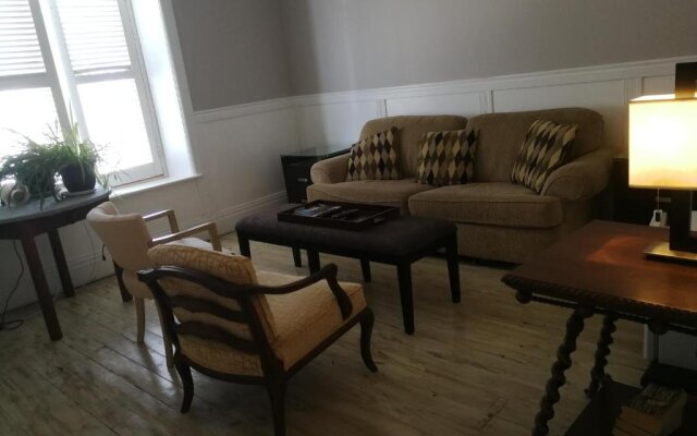 Holiday Country Manor