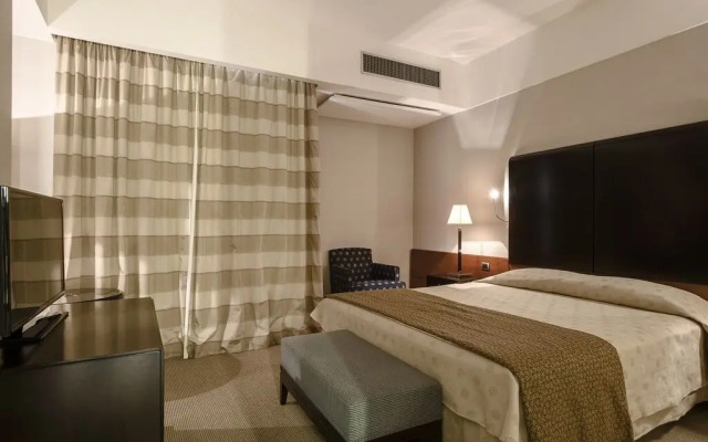 Fly On Hotel