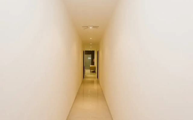 OYO 27896 Everest Inn