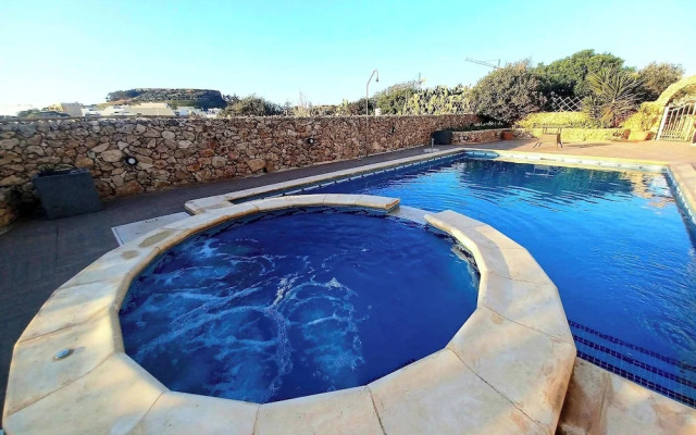 Country Views Villa Victoria