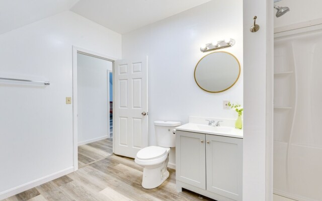 Ludlow Townhome: 3 Mi to Okemo Mountain!