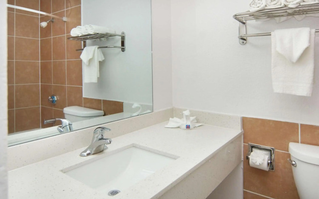 Motel 6 Lancaster, TX - DeSoto - Lancaster
