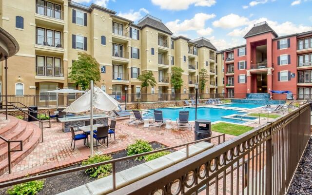 Modern Uptown Dallas Stay by Amyfinehouse