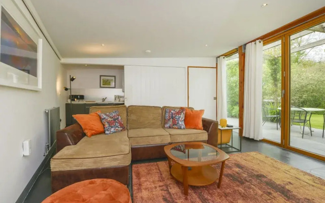 3 Newhall Green