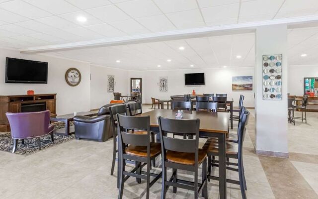 Ramada Grayling Hotel And Conference Center