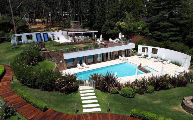 Estudio con parrillero y vista al mar