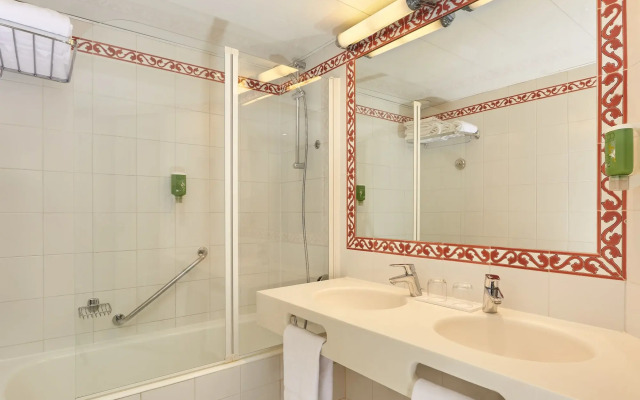 Hôtel Raspail Montparnasse