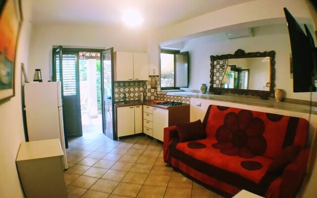 House With One Bedroom In Provincia Di Vibo Valentia, With Shared Pool, Enclosed Garden And Wifi