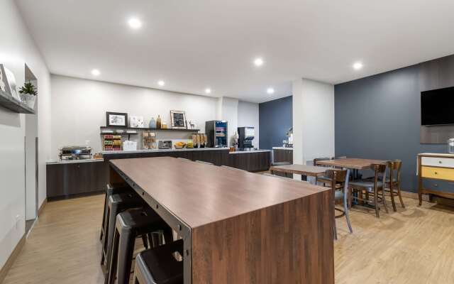 Villa Inn & Suites, SureStay Collection by Best Western