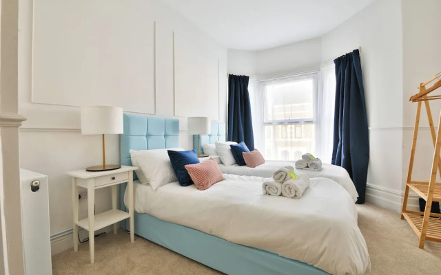 Beautifully Designed 2 Bed Apartment