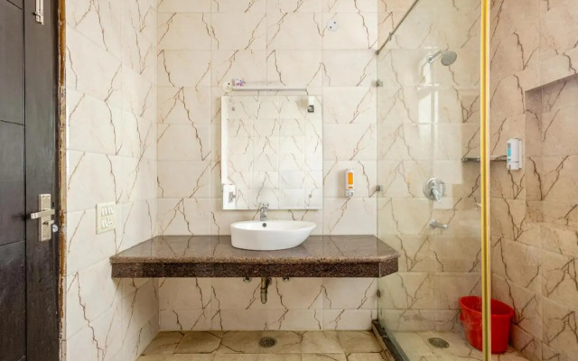 Lime Tree Hotel Golf Course Road Sec-43