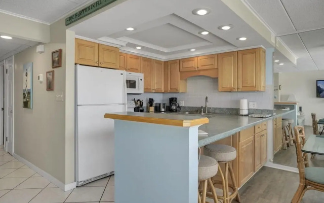 Thunder Island 139d 2 Bedroom Condo by RedAwning
