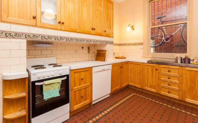 MADELINE, 1BDR Fitzroy Apartment