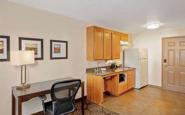 La Quinta Inn & Suites by Wyndham Las Vegas Red Rock