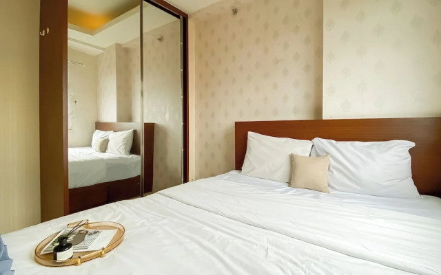 Strategic And Homey 2Br Green Pramuka Apartment