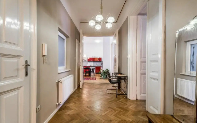 BERTA - 4 Bedrooms, 3 Baths