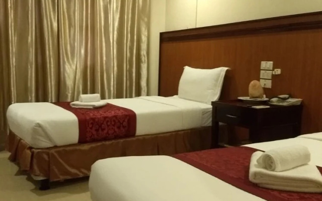 Vaccinated Staff - Capital O 824 Chinatown Lai Lai Hotel