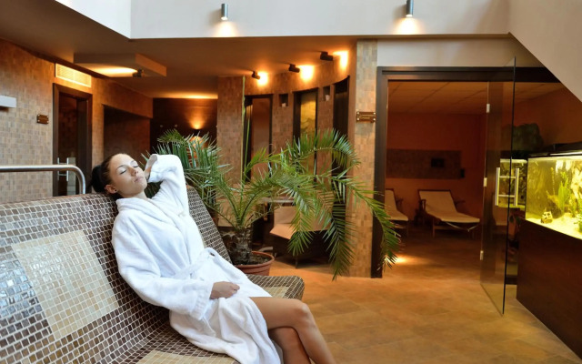 Hotel Golden Lake Resort