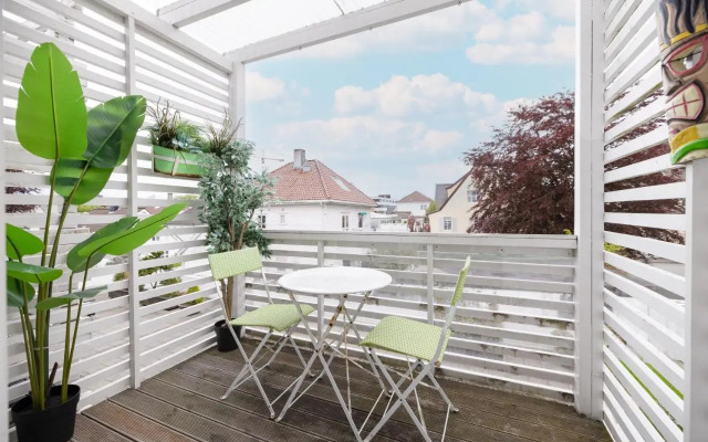 Central top floor apartment