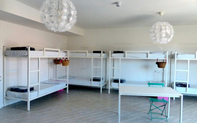 Meet Gardalake Hostel