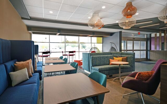 Tru by Hilton Monroe