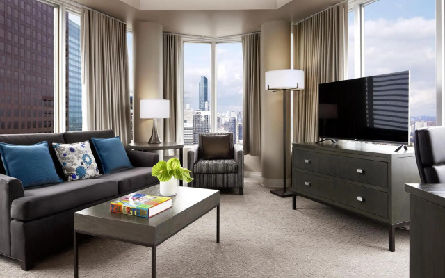 One King West Hotel & Residence