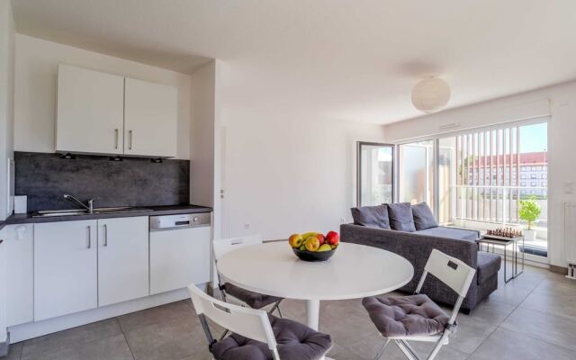 Pretty One-bedroom Apartment of 70m² With Balcony - Strasbourg