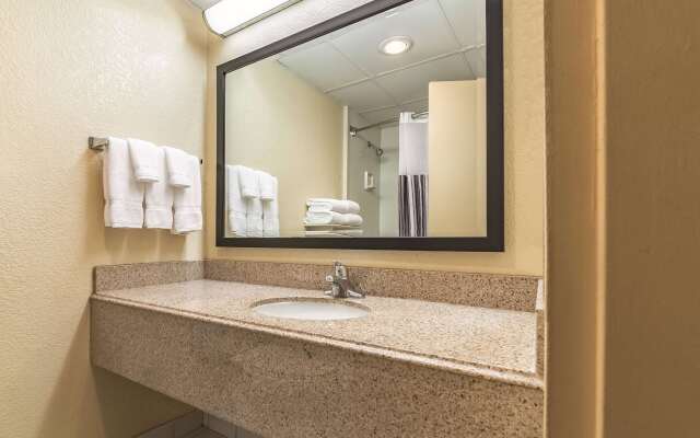Ramada by Wyndham Fairfield NJ