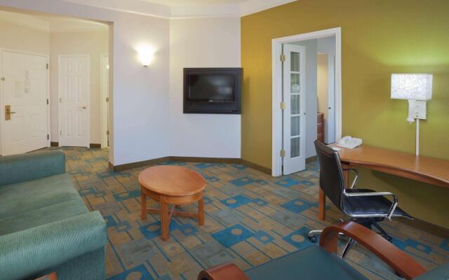 La Quinta Inn & Suites by Wyndham Sherman