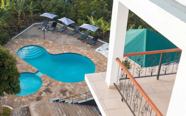 Two Mountains Lodge