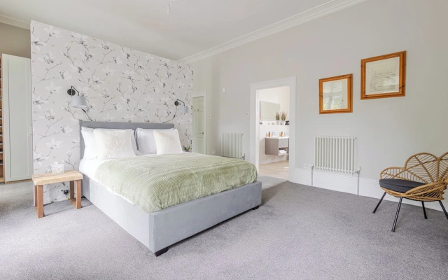 Stylish 5BD Townhouse in Leamington Spa