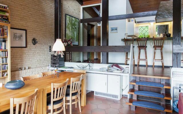 Modern Holiday Home With big Garden Near Forest