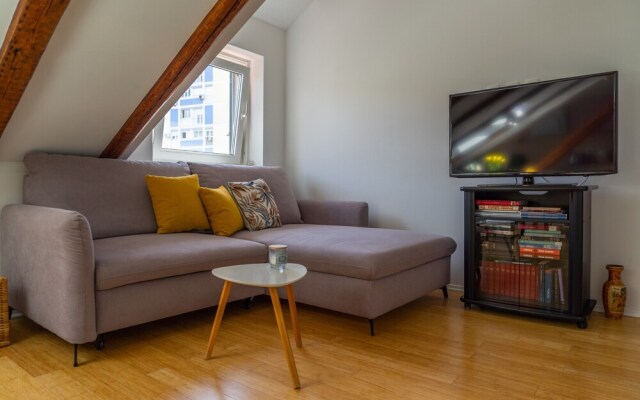 Cool Attic apt w Gallery, in the Heart of Split