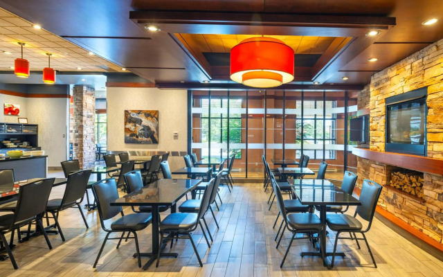 Quality Inn & Suites Levis