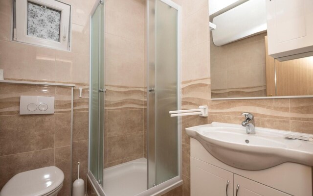 Awesome Apartment in Makarska With Wifi