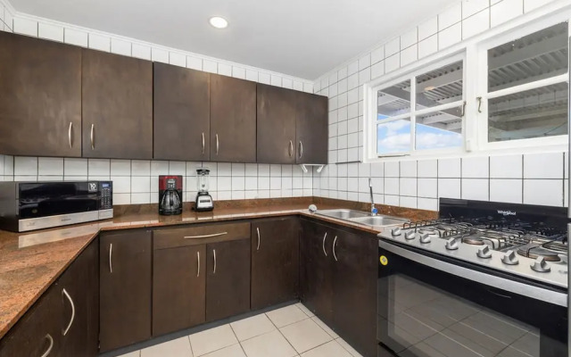 Lovely 3br2ba w Wifi Parking in Central Location