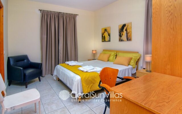 Exceptional Large Villa, Free Heated Pool 1 NOV - 15 Jan, Privacy,prime Location
